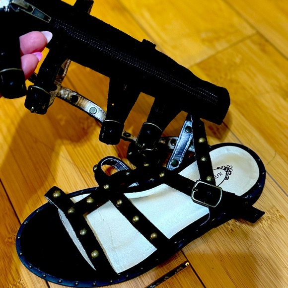 Celyn Studded Gladiator - Picture 2 of 4